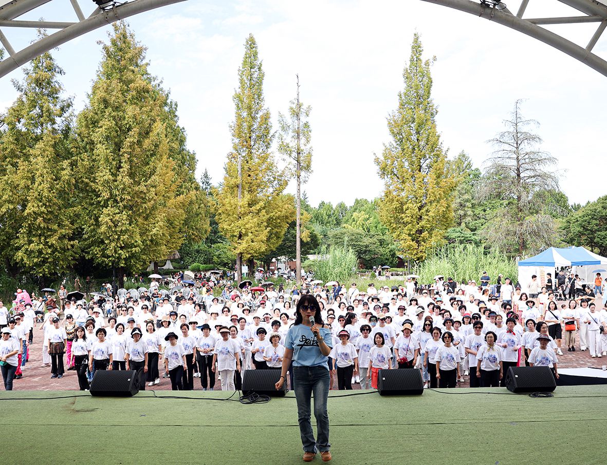 Actuación de baile en línea del 'Festival Dareumdaum 2025'