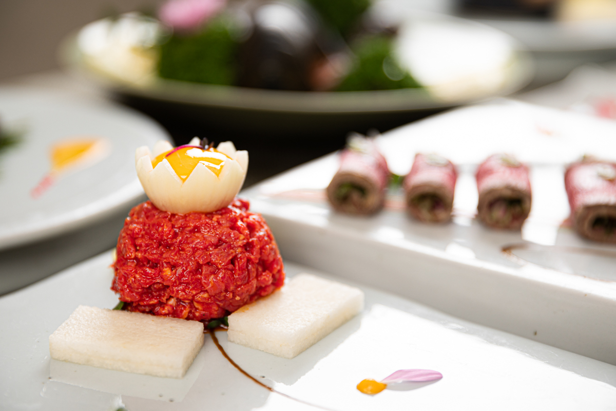 朝陽館は2020年以来7年連続でブルーリボンサーベイに選出され、味とサービスの両面で評価されています。