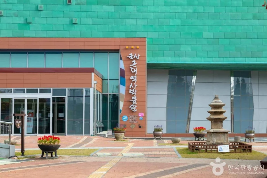 Khám phá thành phố: Dạo bước qua những con hẻm lưu giữ thời gian ở Gunsan